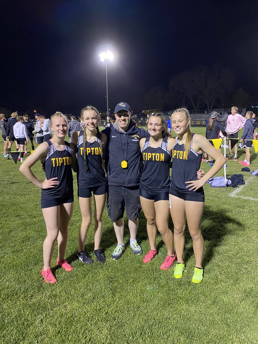 4x400 RVC Champions! <a href="/AddieNerem/">Addie Nerem</a> <a href="/claire_monty_/">claire</a> <a href="/AliviaEdens/">Alivia Edens</a> and <a href="/Mack_Walter_/">Mack Walter</a> !!