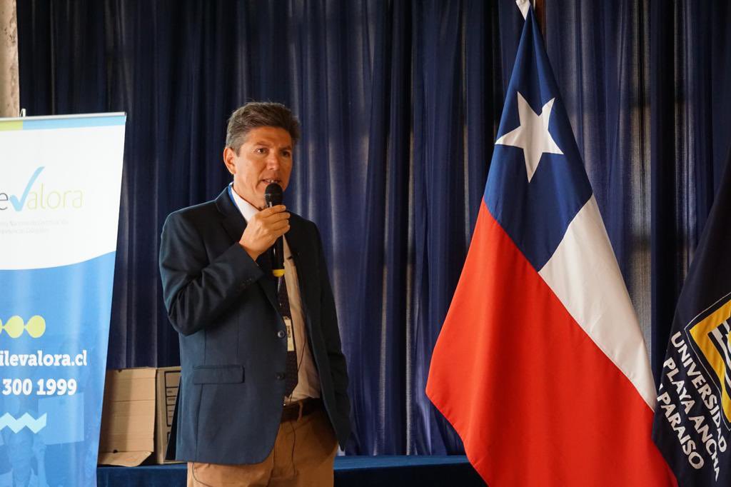 sernageomincl's tweet photo. SEMINARIO CORESEMIN: Director Regional @Sernageomin Centro, Christian Orellana, expuso en el encuentro organizado por el Comité Regional de Seguridad Minera de Valparaíso, #CORESEMIN, actividad realizada en la Universidad de Playa Ancha de San Felipe. https://t.co/WRs1lRtb9U