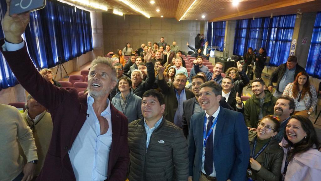 sernageomincl's tweet photo. SEMINARIO CORESEMIN: Director Regional @Sernageomin Centro, Christian Orellana, expuso en el encuentro organizado por el Comité Regional de Seguridad Minera de Valparaíso, #CORESEMIN, actividad realizada en la Universidad de Playa Ancha de San Felipe. https://t.co/WRs1lRtb9U