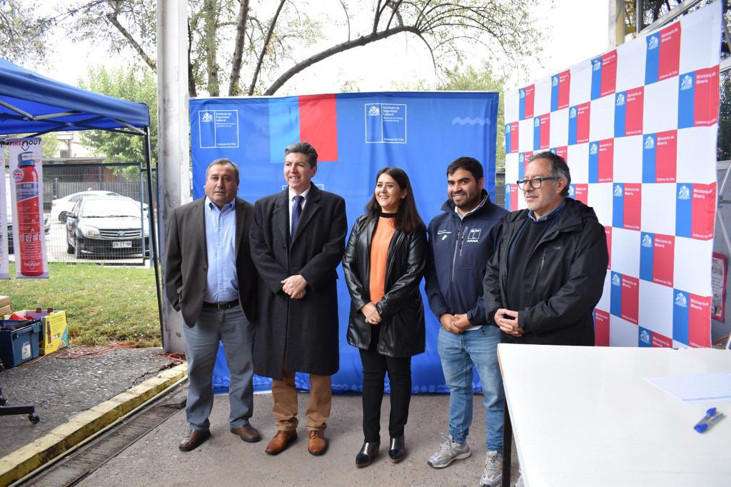 sernageomincl's tweet photo. SEMINARIO CORESEMIN: Director Regional @Sernageomin Centro, Christian Orellana, expuso en el encuentro organizado por el Comité Regional de Seguridad Minera de Valparaíso, #CORESEMIN, actividad realizada en la Universidad de Playa Ancha de San Felipe. https://t.co/WRs1lRtb9U
