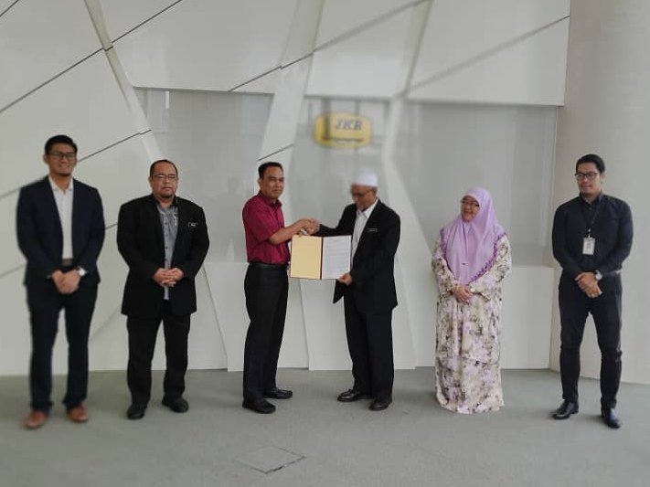 Mekanikalwpkl's tweet photo. Majlis Penyerahan Surat Setuju Terima (SST) &amp;  Sesi Menandatangani Dokumen Kontrak Secara 2 in 1 bagi  Kerja-kerja Penggantian Sistem Penyaman Udara Berpusat serta Kerja-kerja Lain Berkaitan di Rumah Persekutuan Kuala Lumpur 5 Mei 2023 (Jumaat) pada jam 9.30 pagi.#JKR https://t.co/qU6Tzs9jzZ