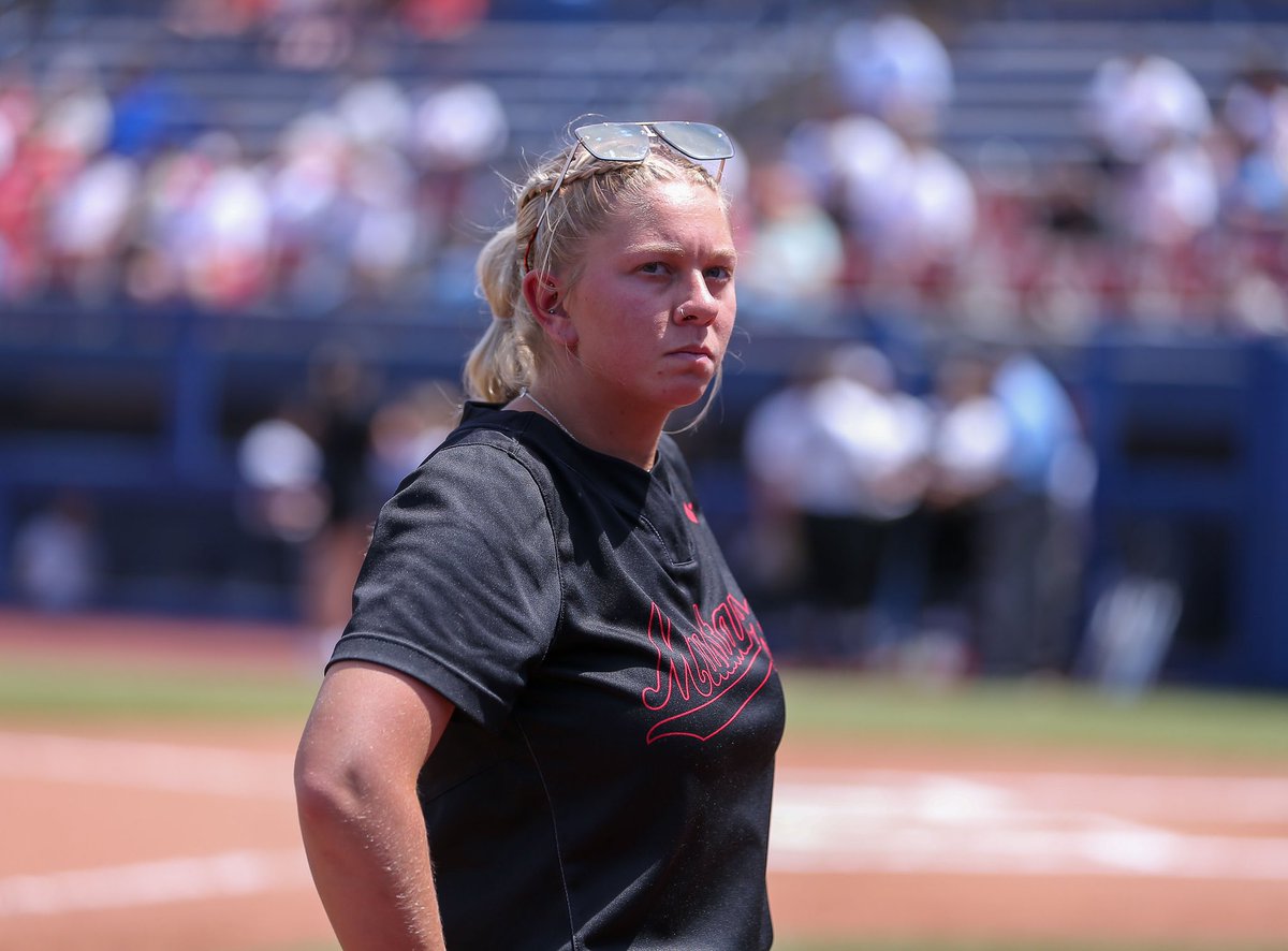 𝐓𝐎𝐔𝐆𝐇
𝘢𝘥𝘫𝘦𝘤𝘵𝘪𝘷𝘦
     𝟏. 𝐬𝐭𝐫𝐨𝐧𝐠 𝐞𝐧𝐨𝐮𝐠𝐡 𝐭𝐨 𝐰𝐢𝐭𝐡𝐬𝐭𝐚𝐧𝐝 𝐚𝐝𝐯𝐞𝐫𝐬𝐞 𝐜𝐨𝐧𝐝𝐢𝐭𝐢𝐨𝐧𝐬
     𝟐. 𝐚𝐛𝐥𝐞 𝐭𝐨 𝐞𝐧𝐝𝐮𝐫𝐞 𝐡𝐚𝐫𝐝𝐬𝐡𝐢𝐩 𝐨𝐫 𝐩𝐚𝐢𝐧