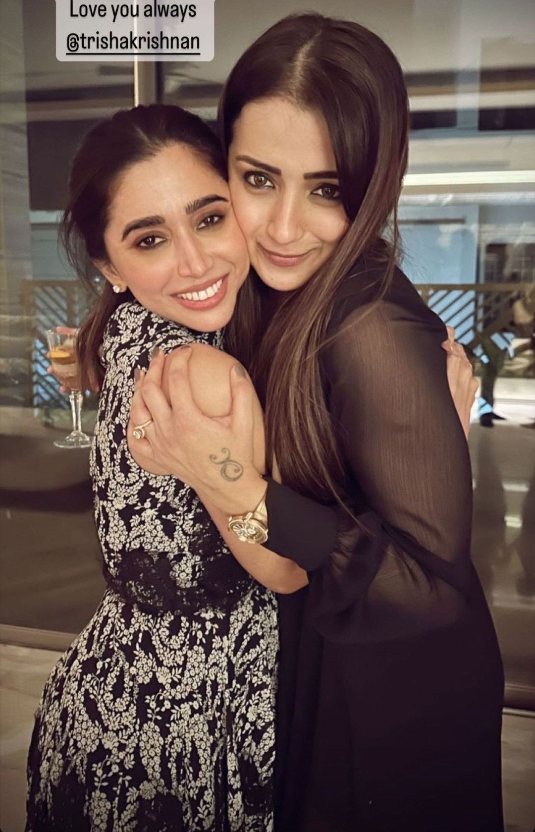 FvVW_wIWwAIxVml?format=jpg&name=large