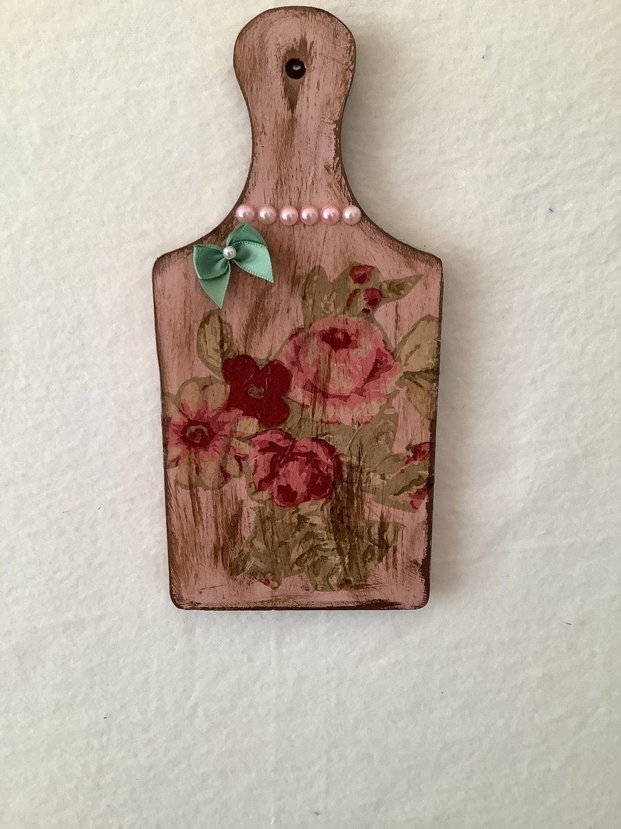 Excited to share the latest addition to my #etsy shop: Cutting board decor, floral decor, wall hangings, etsy.me/3NFP2z2 #pink #painting #green #cuttingboard #floraldecor #birddecor #pinkwallhanging #greenwallhanging #wood