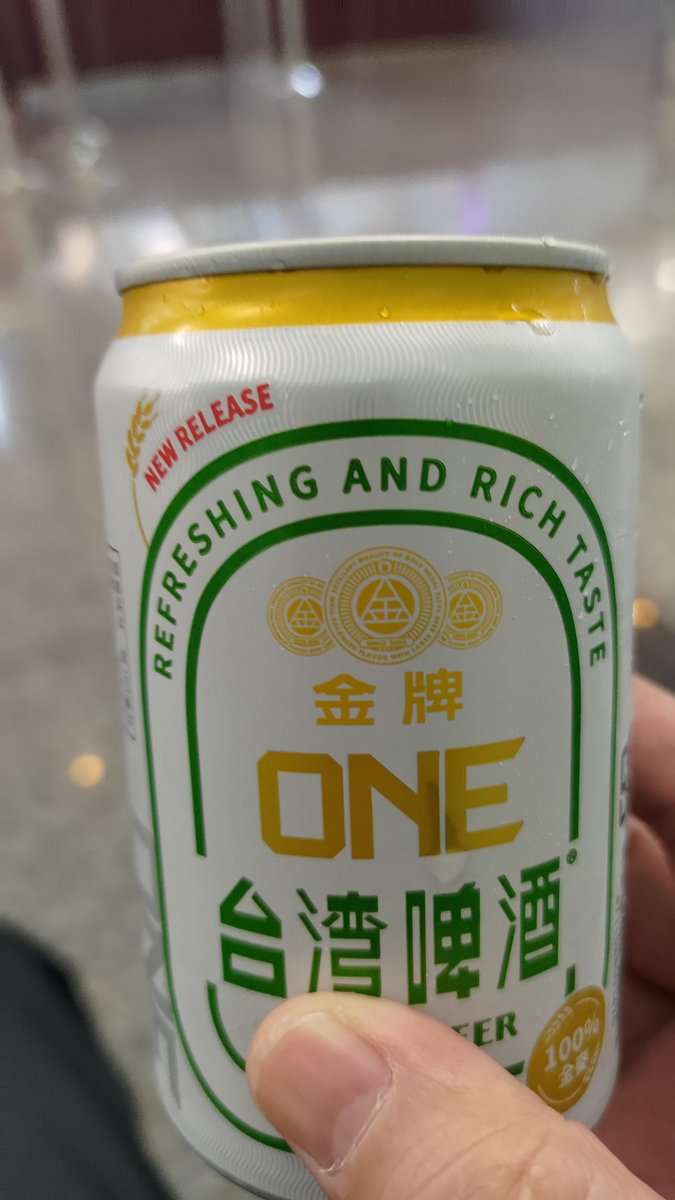 Zenengjp's tweet photo. 松山空港到着。保安検査前に飲み干さなければいけませんね。#台湾旅行 https://t.co/MbZJeQ24p7