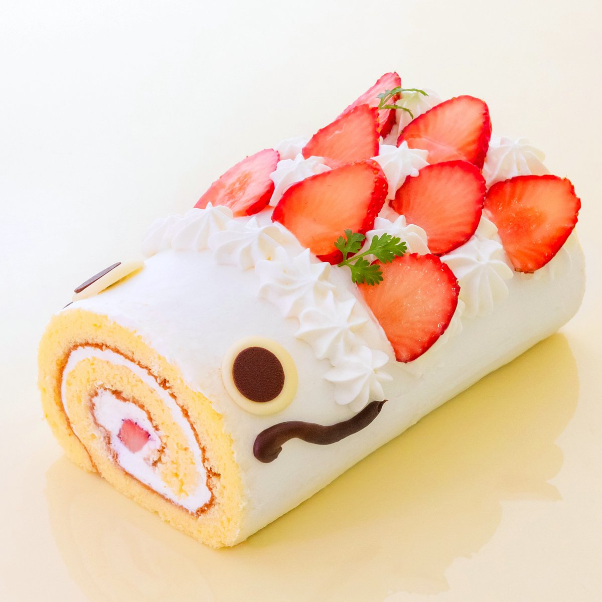okashinosakai's tweet photo. 端午の節句🎏
ホントはかしわ餅の写真を‥ともったんですが、、ケーキとロールケーキが可愛すぎたのでこちらで😊🤣😊
#お菓子のさかい #こいのぼり https://t.co/vSvyfnYtrY