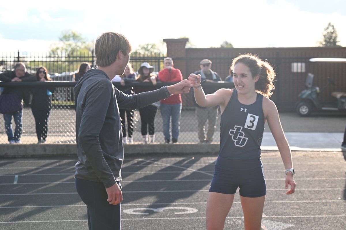 jcusports's tweet photo. WT&amp;F: During the first day of the OAC Championships, Kelsey Dunn made it a 3-peat in the discus, Erica Esper won the 10k for the second straight time, the 4x800 hit new heights, and the sprinters thrived ⚡️

📰https://t.co/ntz2NLSMtx
#StreakUp ⚡️ @JCUXCTF https://t.co/qNqfXxsnpa
