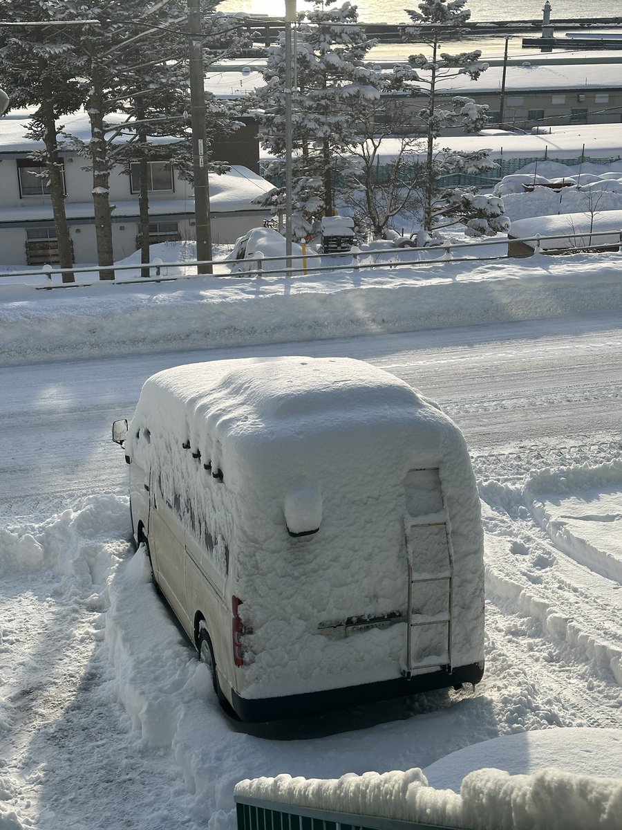 bigbear_acyaaan's tweet photo. #歴代愛車 #ハイエース 

日産モコ
　沖縄に行くので購入
日産スカイライン
　見た目がカッコ良すぎて購入
ホンダバモス
　MTで山道でヤンチャしたくて購入
トヨタハイエースワゴン
　大は小を兼ねる。
　男は黙ってハイエースでしょ。で購入 https://t.co/JzZOWTekxa