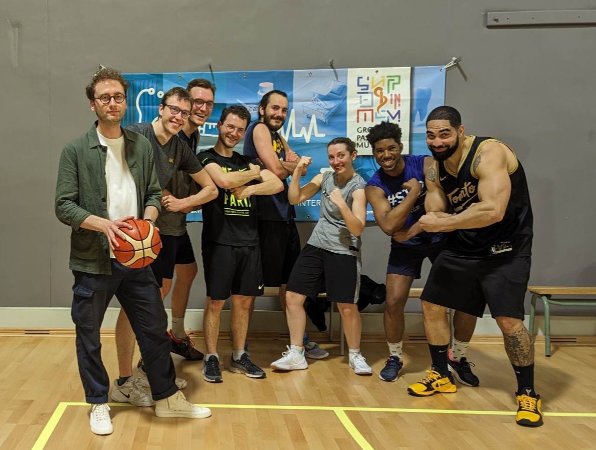 Kaelig_Watel's tweet photo. "Touche à un membre de ma clique, 
tu verras qu'on n'est pas tout seul"
👽🔥🏀
La Team @ALIEN_Neuro 3e du tournoi de basket interspé hier ! 💪
#quedesMVPdansmateam https://t.co/U58jSbJcIe