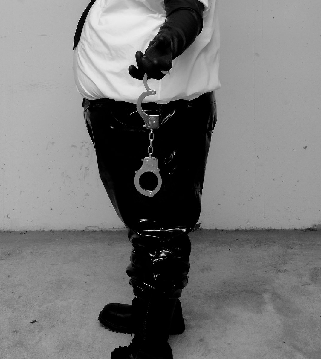 DanieleDiGore's tweet photo. Good morning, Buongiorno
#BDSMLove, #BDSM, #BDSMPlay, #gothicdominus, #BDSMGay, #maledom, #gothicmaster, #pridemaster, #readytoplay, #goth, #kinky, #kinkysession, #pvc, #leatherboots, #rubber, #fetish, #curvy, #kinkycurvy, #gay, #fetishgay, #curvyfetish. #rubberguy. https://t.co/xAE8S8Wk9L