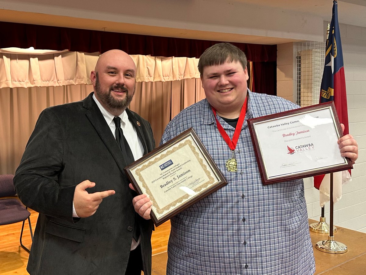 TheC0d3Meister's tweet photo. Seeing your students succeed is the greatest gift a coach can receive. Today was an extremely good day. God is so good. #RedHawkNation https://t.co/UqiYDmvQUM