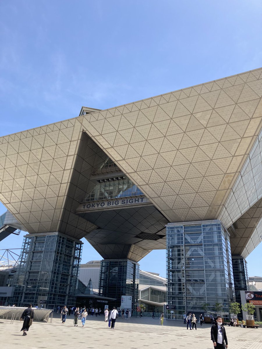 この三角の中にはいるんやとおもてたひと https://t.co/FzNpC1rOB3