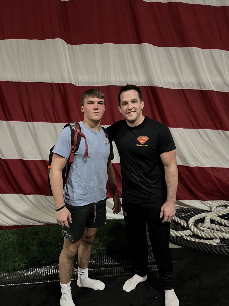 TeamSebolt's tweet photo. Great having one of our OG’s @cfousek03 helping at practice this week! \S/ https://t.co/FozvZxPHvU