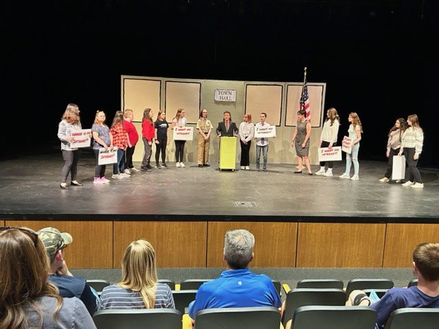 FZEThespians's tweet image. On May 3rd, Dubray put on an amazing show! Great job keeping the audience laughing and we hope you keep up the wonderful work!