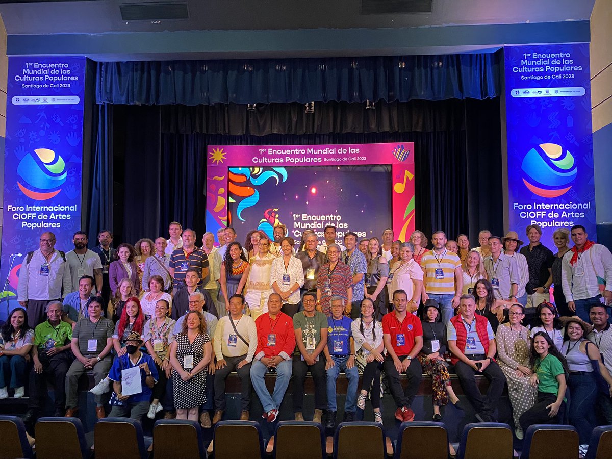 Caroja83's tweet photo. Terminamos el Foro Internacional CIOFF en Artes Populares en el marco del I Encuentro Mundial de Culturas Populares, gracias a los más de 60 directores/as internacionales y nacionales por las reflexiones, el diálogo y retos expresados. Crecemos como sector. #IPC75Años https://t.co/ygJTaju9GT
