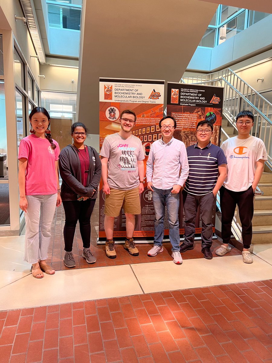 Flymanhuishan's tweet photo. Our very own incredible undergrad made in Feng lab @FengFen09193644 , Aidan Moore who is heading off to grad school, is leaving us today, thanks for all his hard work that made to our experiments! @Davidzz46648607 @KangpingLee @chinnimunni_13 https://t.co/YNMJowX4Bt