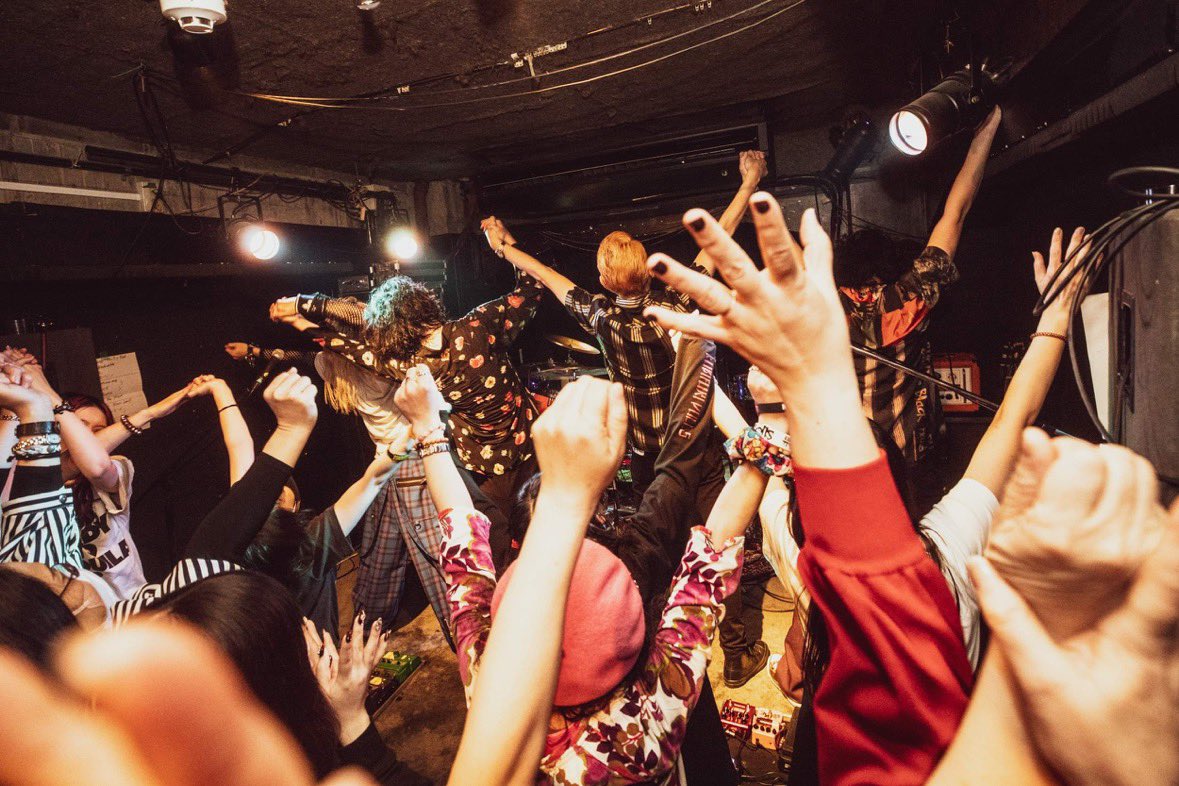 bar_sdr's tweet image. 泥酔カメラマンチヨリちゃんが泥酔野郎をいつもステキに撮ってくれます
@Deisui_chiyori 
自分のイベントのようにはしゃいだけど俺ゲストDJやったな
今思えば
インスタの方に写真あげてますので
よろしくどうぞ
そのままフォローしてね
instagram.com/give_me_tequil…
#首振りdolls 
#johnnypandora 
#barsdr