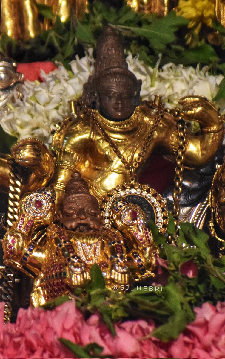 shishirjois's tweet photo. ಸ್ವೃರಂ ಕಾಕಾ: ಕೋಕಿಲಂತು ಖಲಂತು ಸುಜನಾ ಅಪಿ|
ಸಮ್ಮುಖೇ ನರಸಿಂಹಸ್ಯ ಯೋಯೋ ಯೋಯ: ಸ ಏವ ಸ:||

       ಕಾಗೆಗಳು ಕೋಗಿಲೆ ಎಂದು ಭಾವಿಸಿ ಎಷ್ಟೇ ಕೂಗಿದರೂ, ದುರ್ಜನರು ಸಜ್ಜನರಂತೆ ಎಷ್ಟೇ ನಟಿಸಿದರೂ ನೃಸಿಂಹ ದೇವರ ಎದುರಿಗೆ ಯಾರು ಯಾರೋ ಅವರು ಅವರಾಗಿಯೇ ಬಿಡುತ್ತಾರೆ.
-ಬನ್ನಂಜೆ ಗೋವಿಂದಾಚಾರ್ಯ https://t.co/tbMrIOOdqV