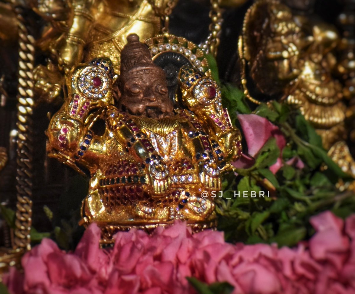 shishirjois's tweet photo. ಸ್ವೃರಂ ಕಾಕಾ: ಕೋಕಿಲಂತು ಖಲಂತು ಸುಜನಾ ಅಪಿ|
ಸಮ್ಮುಖೇ ನರಸಿಂಹಸ್ಯ ಯೋಯೋ ಯೋಯ: ಸ ಏವ ಸ:||

       ಕಾಗೆಗಳು ಕೋಗಿಲೆ ಎಂದು ಭಾವಿಸಿ ಎಷ್ಟೇ ಕೂಗಿದರೂ, ದುರ್ಜನರು ಸಜ್ಜನರಂತೆ ಎಷ್ಟೇ ನಟಿಸಿದರೂ ನೃಸಿಂಹ ದೇವರ ಎದುರಿಗೆ ಯಾರು ಯಾರೋ ಅವರು ಅವರಾಗಿಯೇ ಬಿಡುತ್ತಾರೆ.
-ಬನ್ನಂಜೆ ಗೋವಿಂದಾಚಾರ್ಯ https://t.co/tbMrIOOdqV