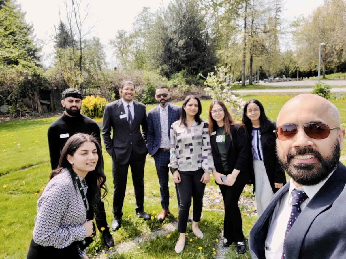 So important to have a work-life balance and embrace the harmony between the two. Today at Newton, we took time to enjoy a wellness walk for our mental wellbeing as a team! #BuildingBetterHealthTogether🤩 #EmbracingWorkLifeHarmony <a href="/juliearmour_td/">Julie Armour</a> @CSir_TD <a href="/jtbains/">Jatinder Bains</a> <a href="/JayceeJagpal/">Jaycee Jagpal</a>