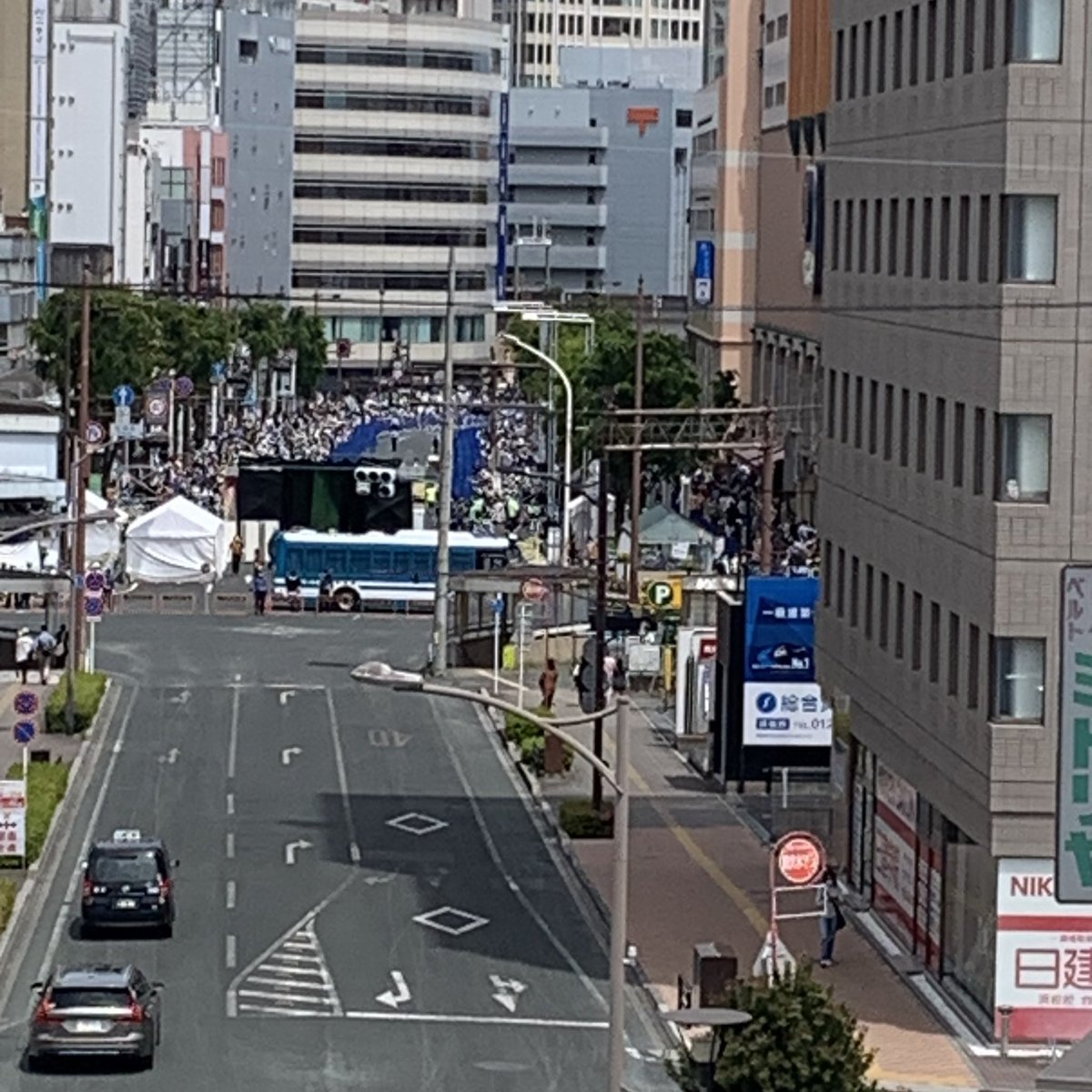 chiko_van's tweet photo. をを！凄い人だかりだ
#松潤フィーバー https://t.co/Qo4hZjzqIt