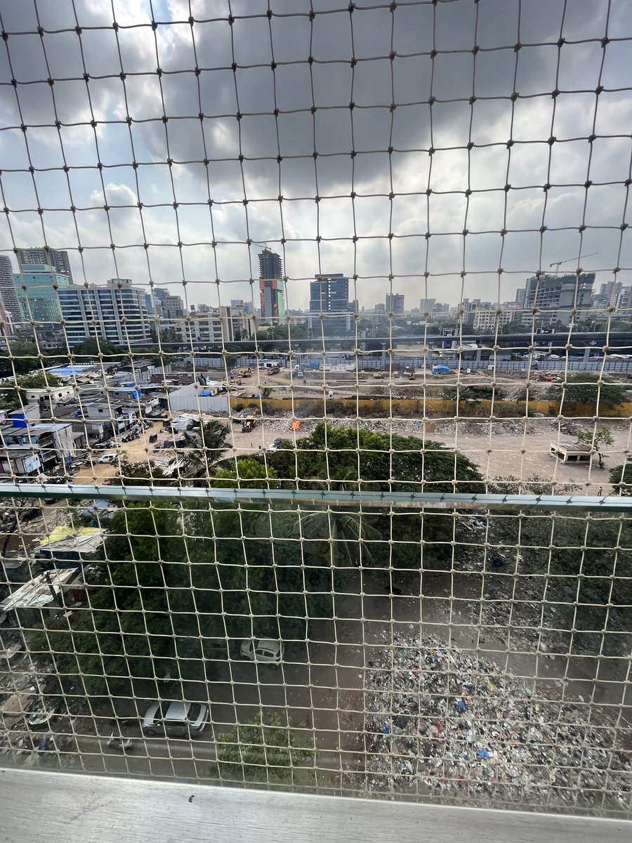 Simonti50's tweet photo. The state of filth in RTO ground Andheri West remains unchanged. Garbage burning daily is hazardous for all residents here. While Elective representatives are busy distributing sanitary pads a little attention in basic community hygiene would be good https://t.co/tfsDluAR2c