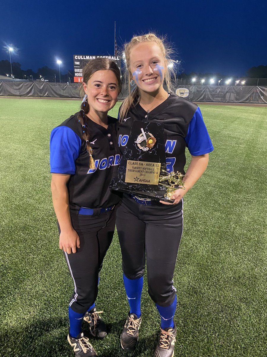 KinleyWilson33's tweet photo. Very proud of me and my team with the great week we had and becoming Area 13 champs! @MJHS__SOFTBALL https://t.co/nEuBHZKzcZ