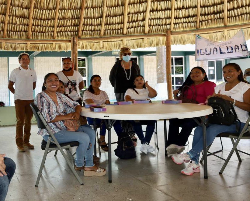 davidvaldezj's tweet photo. Jueves en el oriente del estado con los #AsistentesDelPueblo de #Tizimín, #RioLagartos, #SanFelipe, #Panaba #Sucila #Espita y #Calotmul para platicar de los avances y resultados que se están generando y del trabajo en equipo que seguiremos realizando para continuar cumpliendo con la encomienda del Gobernador @MauVila 

Es importante escuchar e informar a las y los ciudadanos, pero igual de importante es conocer los comentarios y aportaciones de quienes están recorriendo día a día las colonias y comisarías para seguir #JuntosTransformandoYucatán