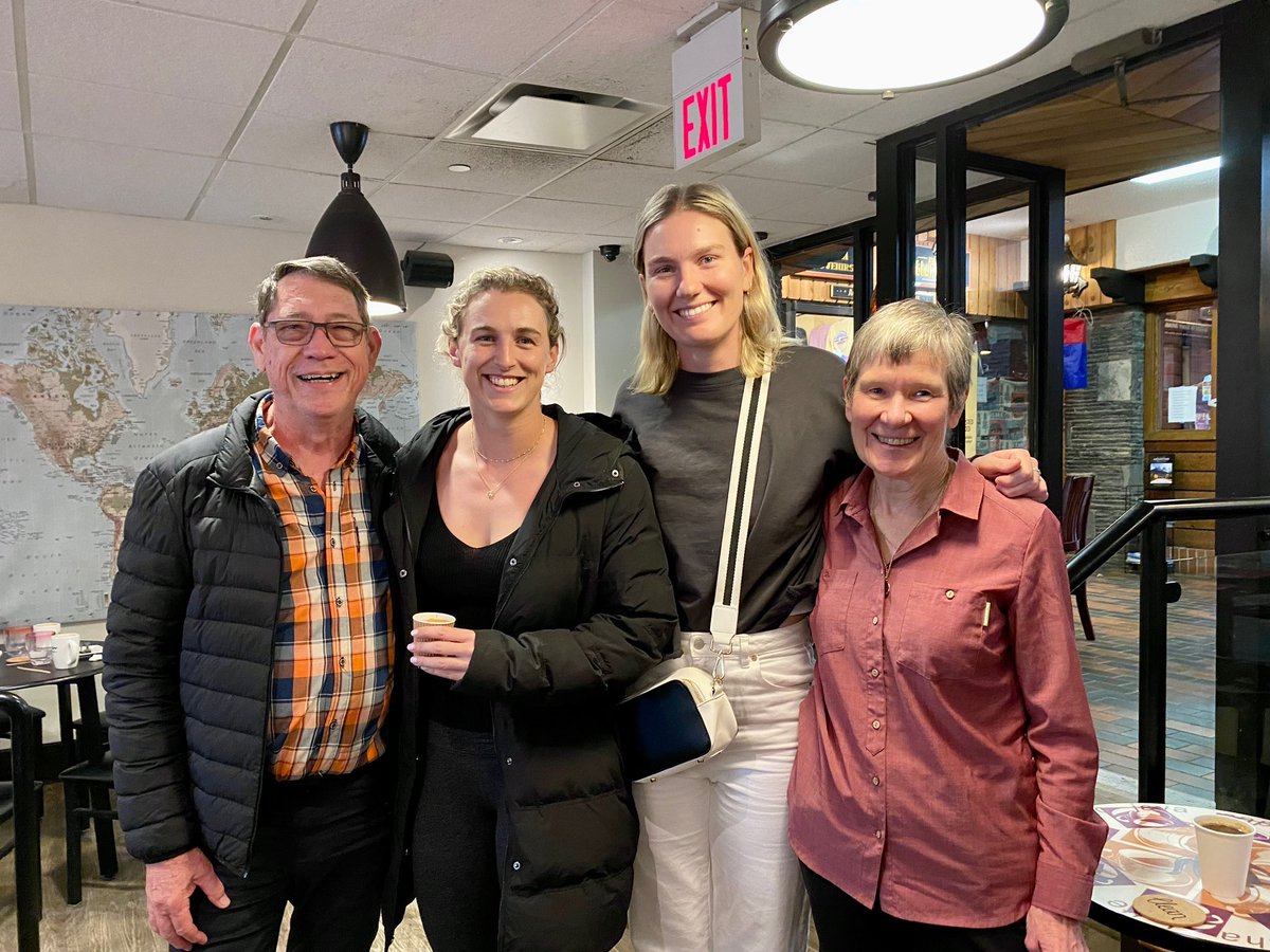 jabes85's tweet photo. My family can now stop stalking my fav ever player @gabs_simo now that I have finally met her (after my parents met her in Banff of all places and then my husband saw her at our local coffee shop). Pretty lucky to get @DonnellWallam as an added bonus too! https://t.co/kL0g3540sv