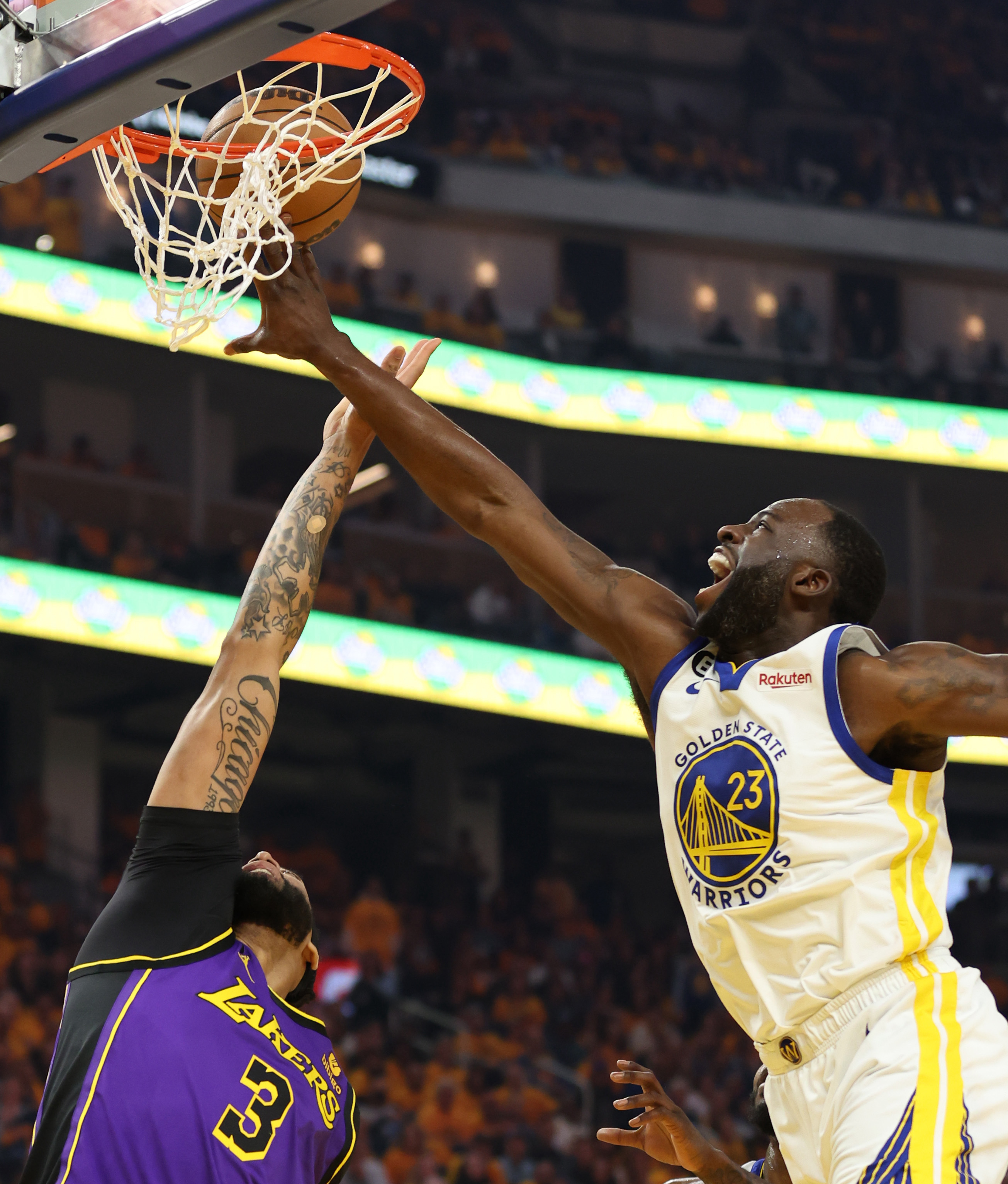 Warriors vs. Lakers: Kevon Looney has taken center stage, but Anthony Davis  is a different kind of beast 