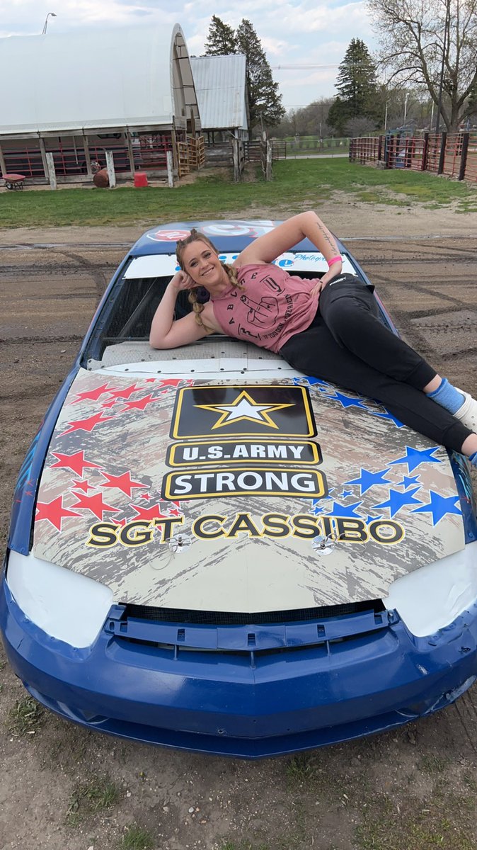 Ari_Mae_'s tweet photo. Love my fiancé so I put him on my race car ❤️❤️ https://t.co/ilP6IhlUhn