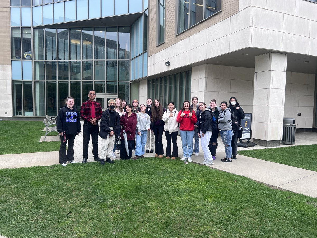 nareshag's tweet image. So the classes ended for the Spring semester. It was good to see this amazing group of students in my “Happiness and Leadership” undergraduate course twice each week for the past 14 weeks. @SimmonsUniv @SimmonsSLIS

 #happinesscourse #leadershipcourse #happiness #leadership