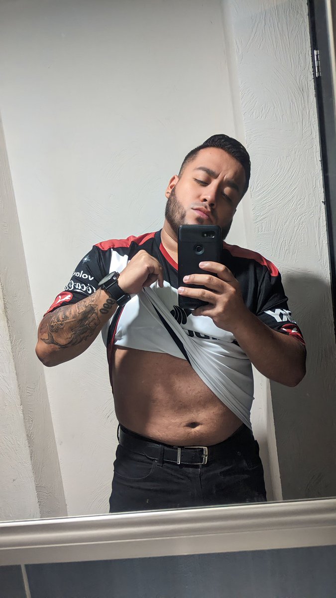 ElChams3's tweet photo. Con la rojinegra ❤️🖤 https://t.co/3TAt3xHiQV