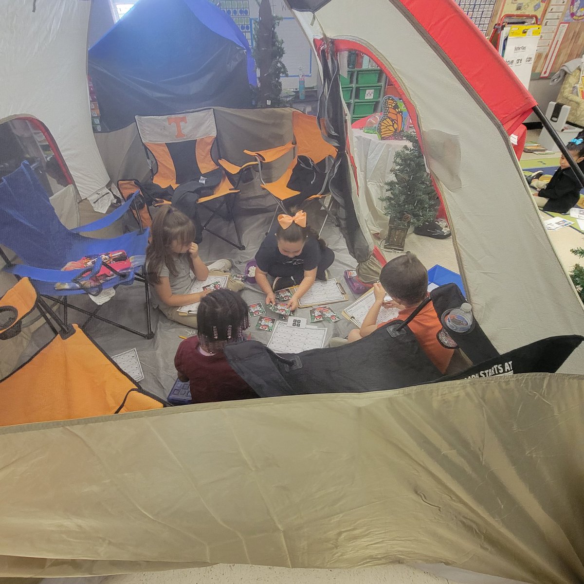 Every year I think how can I make #Kindergarten #memorable for my students. I absolutely love #classroomtransformations this week is #camping <a href="/FISD_Ingram/">Hazel Ingram Elementary School</a> #ingraminginuity 🏕🐞🐜🐛🦋☀️