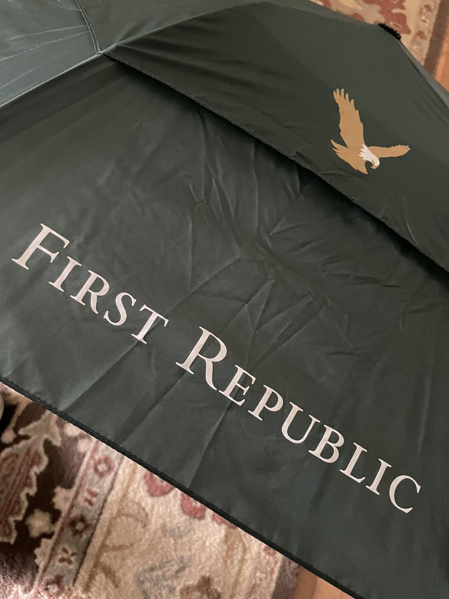 tsgiles's tweet photo. In the end, it was all the free umbrellas, wasn’t it? https://t.co/TAycyOPHTj