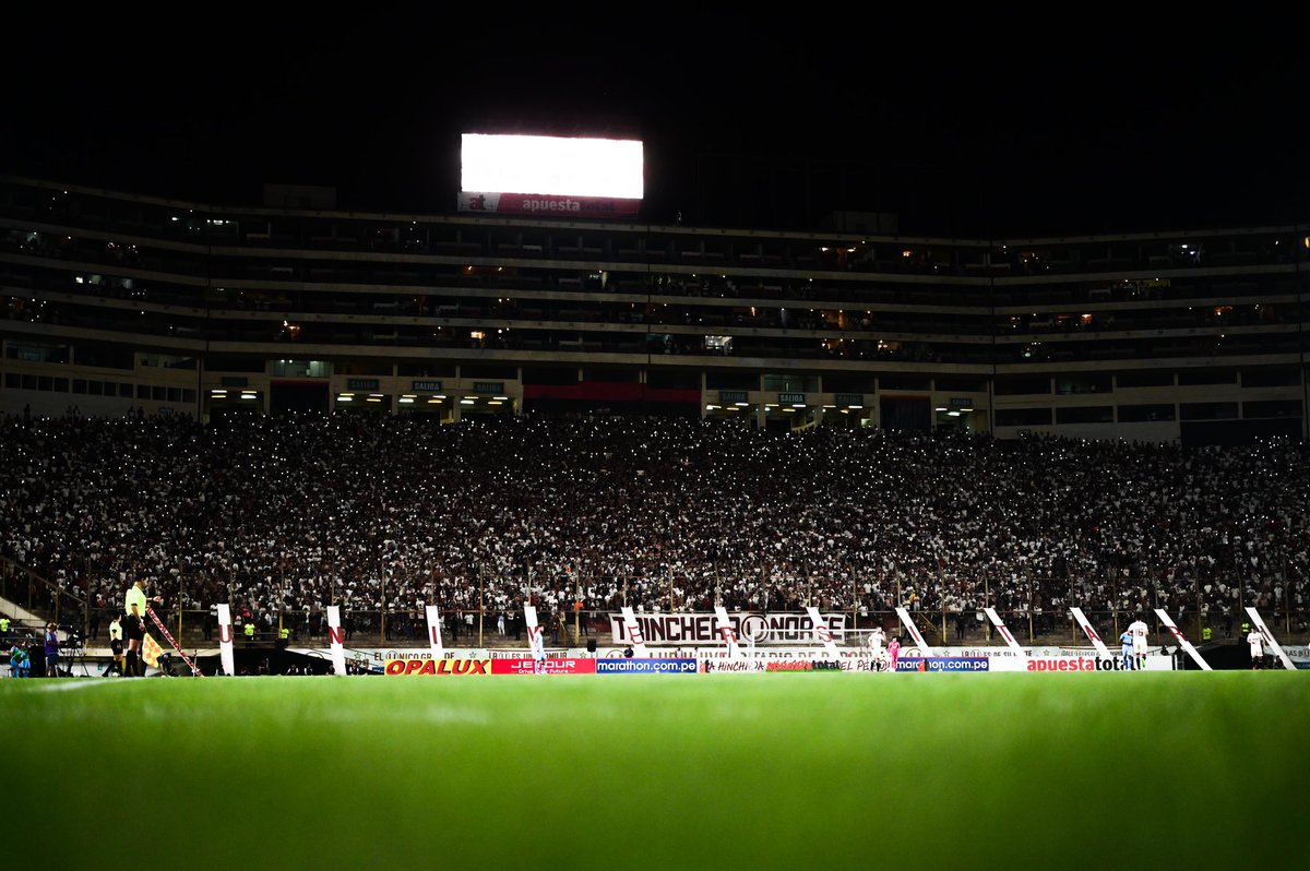 ErrorArbitralTR's tweet photo. Una noche más en la que queda claro que el Monumental lleno es el MEJOR marco en el que se puede jugar un partido de fútbol en el Perú.

Esto es así. Duela a quien le duela. https://t.co/mxDCnkOatO
