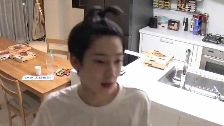ksnmura's tweet photo. sunoo with his hair tied :( https://t.co/1eblTQaFBI