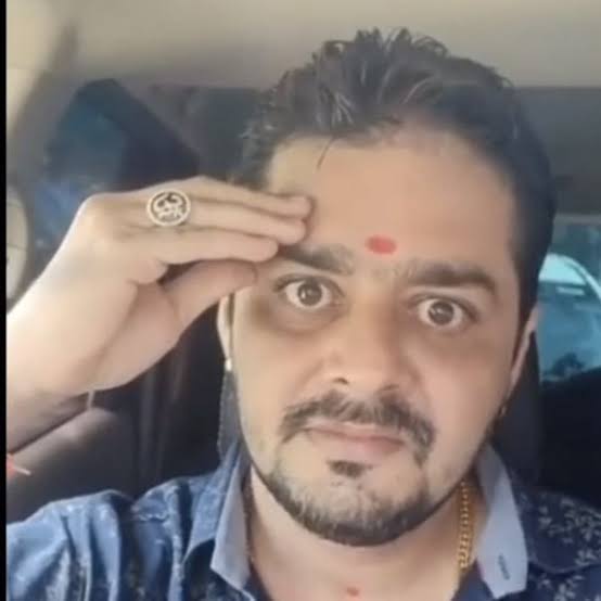Common_Men's tweet photo. @BeechBazar Gaan जली ना,किसी एक तो हो रे छुपे हुए संघियों https://t.co/8Q9JGFO8VU