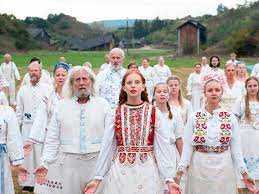 123_azizul's tweet photo. Midsommar (2019)
Sekumpulan pelajar uni yg ikut salah sorang kawan dia pulang ke kampung utk sama2 ikut 1 jenis perayaan unik. End up, semua pelajar terkoban sbb cuba keluar dari kampung tu kecuali watak utama dlm cerita ni sebab dia berjaya ditabalkan menjadi ratu dlm kampung tu https://t.co/bCSbvjugAc