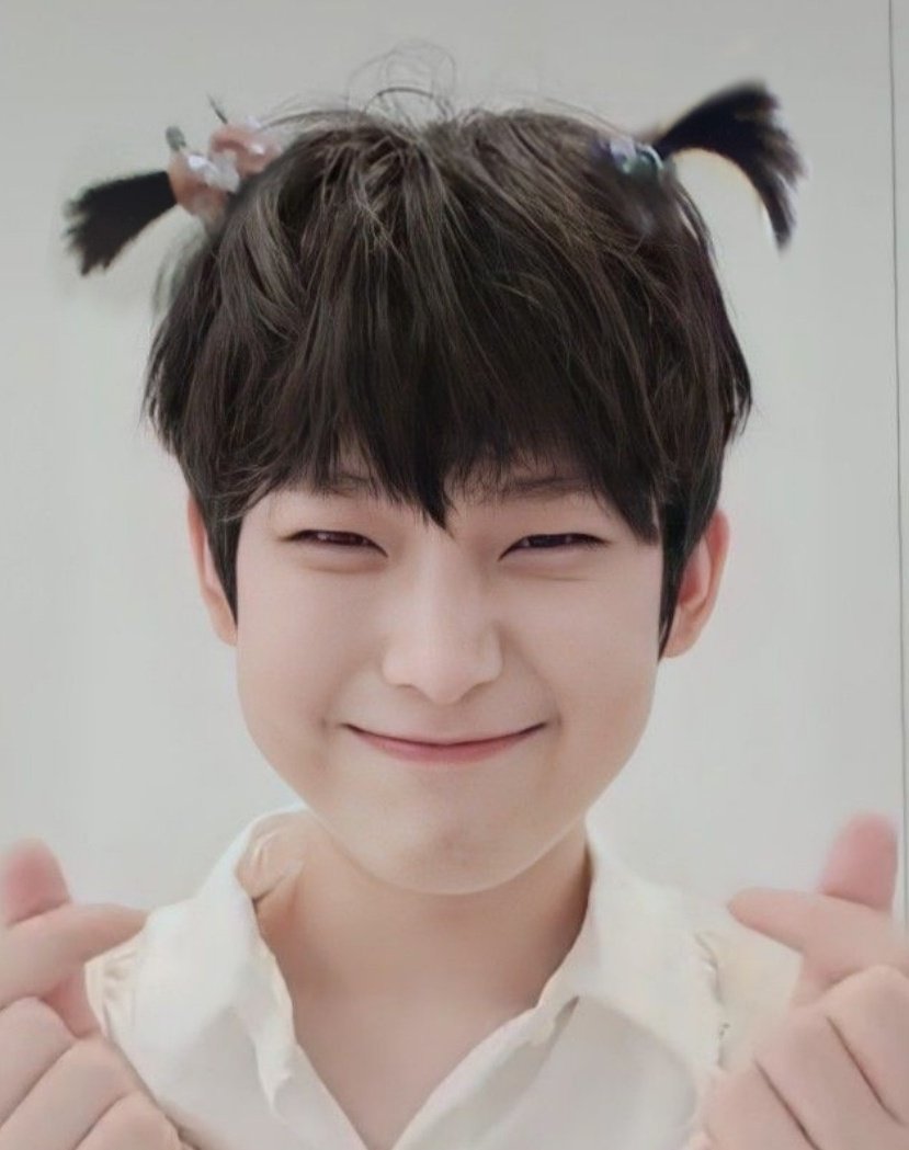 sunsungallery's tweet photo. still baby ddeonu  🥺 https://t.co/ARMqLzEM1U