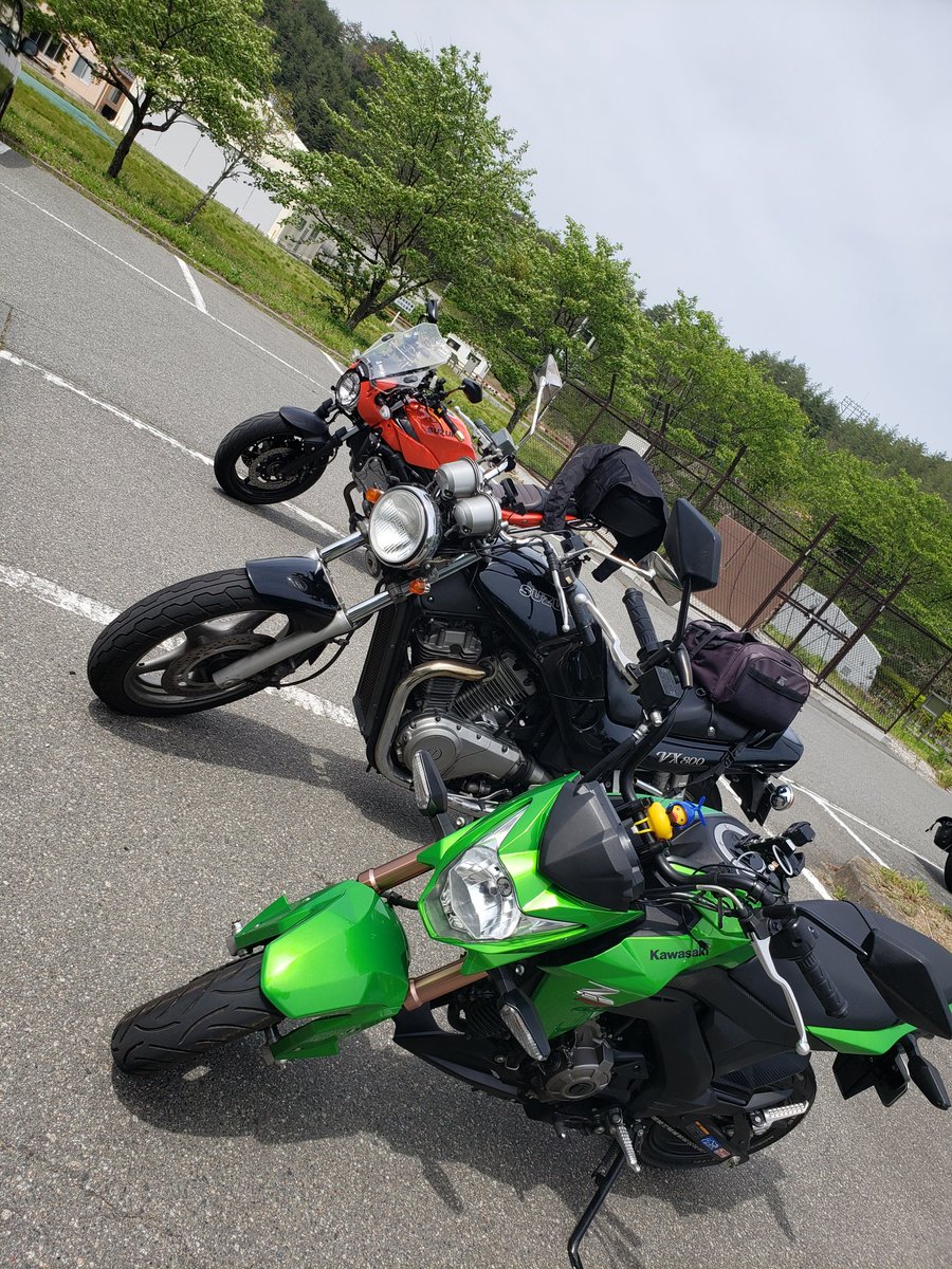 suzu_ninz's tweet photo. 家族ツーリング
#SV650
#VX800
#z125pro https://t.co/c89SjeUI6u