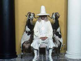 123_azizul's tweet photo. The Holy Mountain (1973)
Seriously movie ni yg paling berat dalam banyak2 movie yg aku pernah tengok. Kisah tentang 1 lelaki yg menjelajah ke banyak tempat, berjumpa dngn banyak jenis orang, yg mana setiap org ada maksud2 tertentu, utk mencari sesuatu. WARNING, DISTURBING MOVIE! https://t.co/DkTEaPmJTz