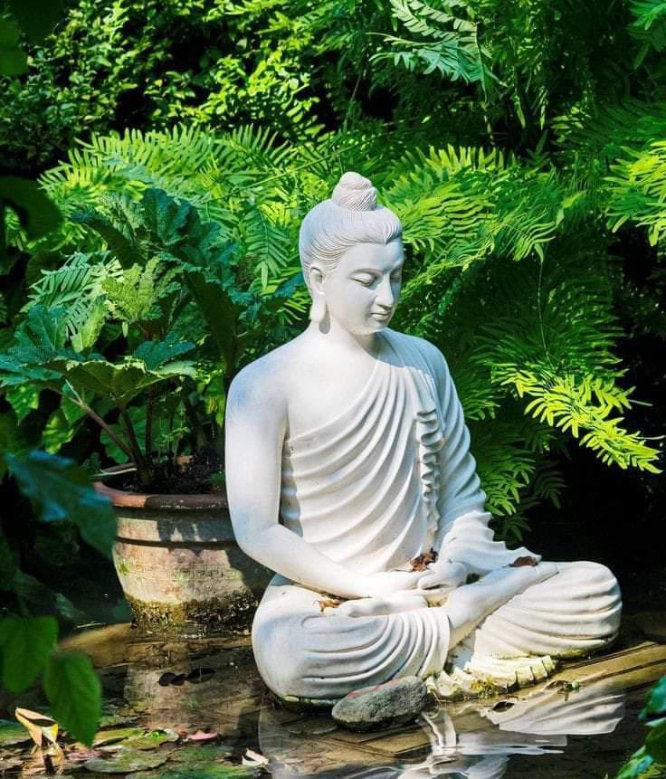 त्रिशरण पंचशीलाचे सूर जुळाले,
भीमरायामुळे आम्हा बुद्ध मिळाले..!

दया, शांती, क्षमा, विश्वबंधुत्वाची शिकवण देणारे, महाकारूनिक भगवान तथागत सिद्धार्थ गौतम बुद्ध यांच्या जयंतीच्या अर्थात बुद्ध पोर्णिमेच्या सर्व देशवासियांना हार्दिक शुभेच्छा.💐