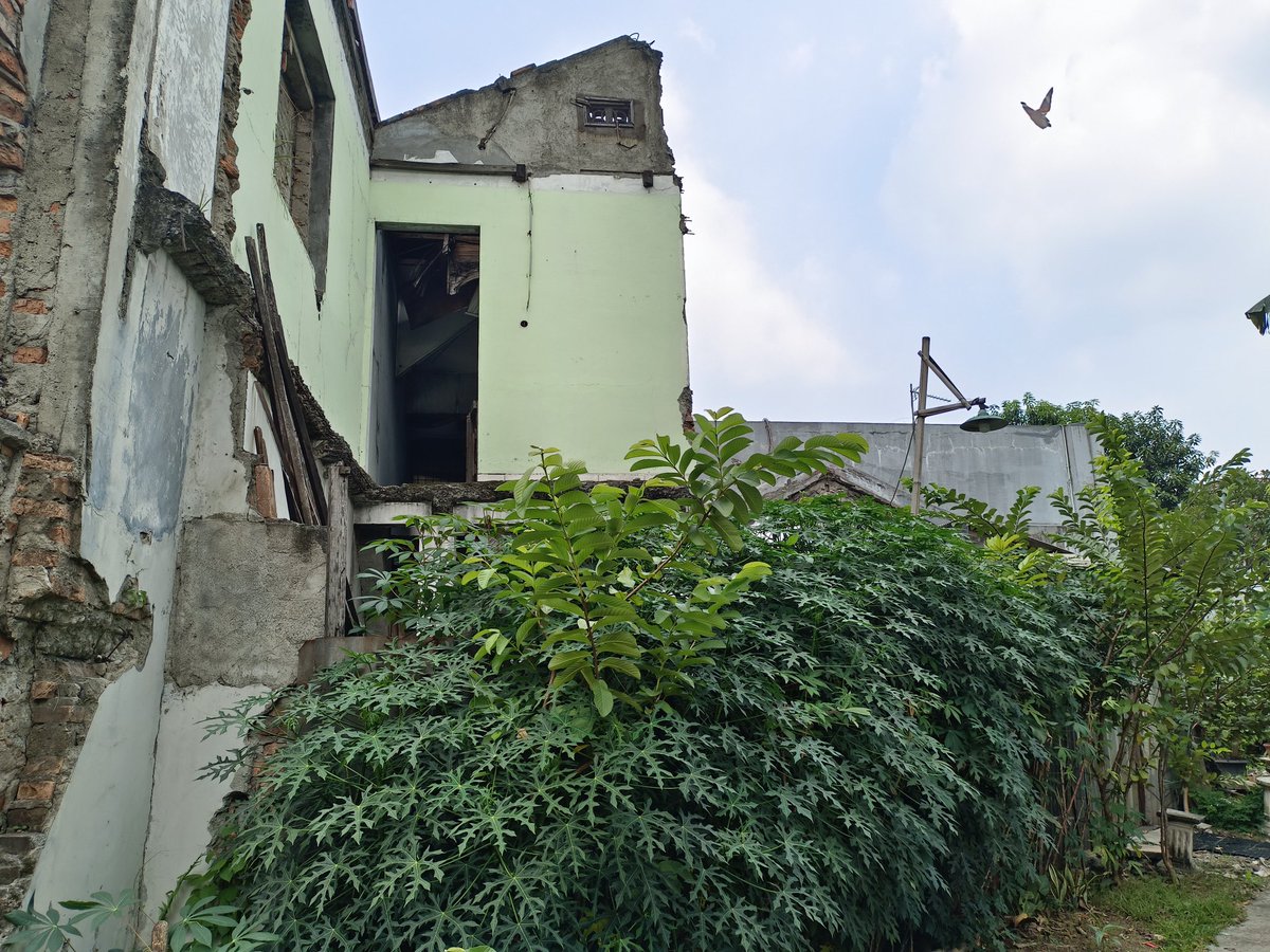 tompohart's tweet photo. @KeretaCepatID min gimna cara ketemu orang yang bertanggung jawab atas sisa sertifikat tanah kami yg terkena gusur kcic di wilayah jaka setia galaxy 7 sdh 3 tahun min https://t.co/cVoWlUAfik