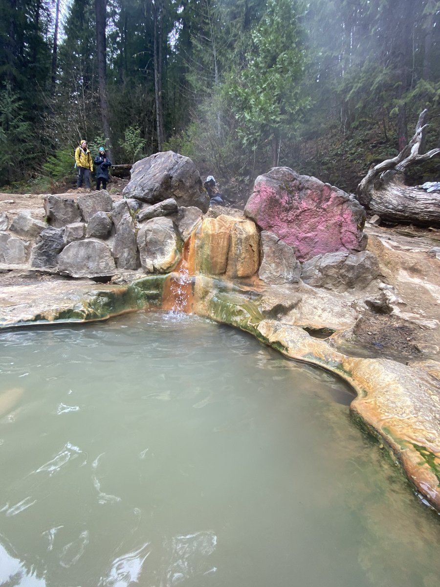EthanT_11's tweet photo. Umpqua Hot Springs https://t.co/einaogCkxc