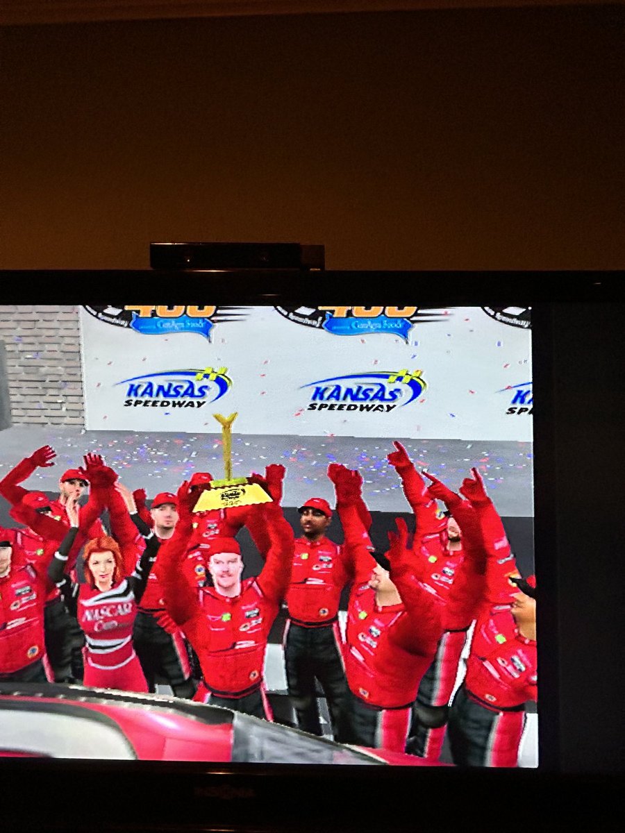 RyanOstrander_8's tweet photo. The car might look like it was beat to shit but i won the 2003 Banquet 400 tonight dammit in NASCAR Thunder 2004 👍🏻🏁 

I led 80 laps &amp; had a 6.8 margin of victory 🙌🏻🙌🏻🙌🏻 #NASCAR #NASCAR75 #NT04 #PS2 #TBT #ThrowbackThursday https://t.co/YJ3eHr4Wwf