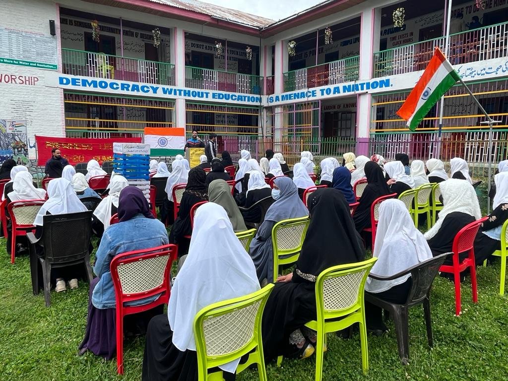 Indian Army organised Awarness lecture on G 20 Summit 2023 at Higher Secondary School,Varnau Lolab.
#Kashmir
#Kupwara
#IndianArmy
#HumSayaHaiHum
#ProsperousKashmir
#KashmirAgainstTerror
#G20 Summit 2023