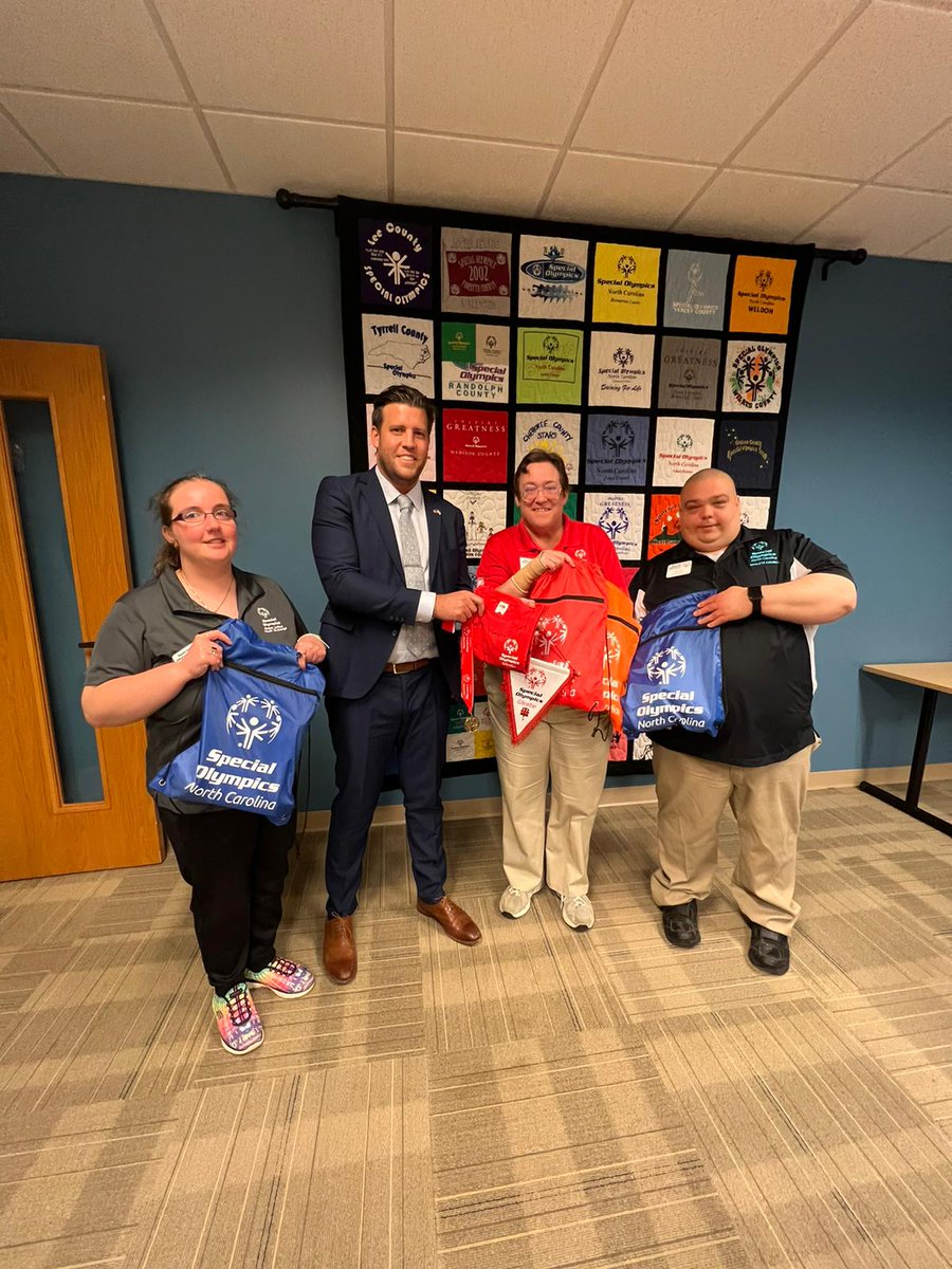 GBCNewsroom's tweet photo. Gifts are exchanged between @SpecialOlympics teams @SONorthCarolina and @SOGibraltar. They're presented by Gibraltar delegation in Raleigh @AmChamGibraltar 
 Athletes Kelly, Christine and Dean accept the gifts from Danny Grace from the Gibraltar-American Council. https://t.co/IJ3qU59pth
