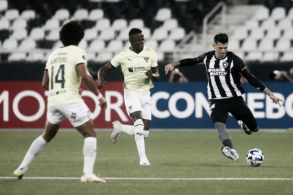 BotafogoVAVEL's tweet photo. Botafogo fica no empate sem gols com a LDU no Engenhão https://t.co/K8ZVLjy31H https://t.co/2whFmV6qVf