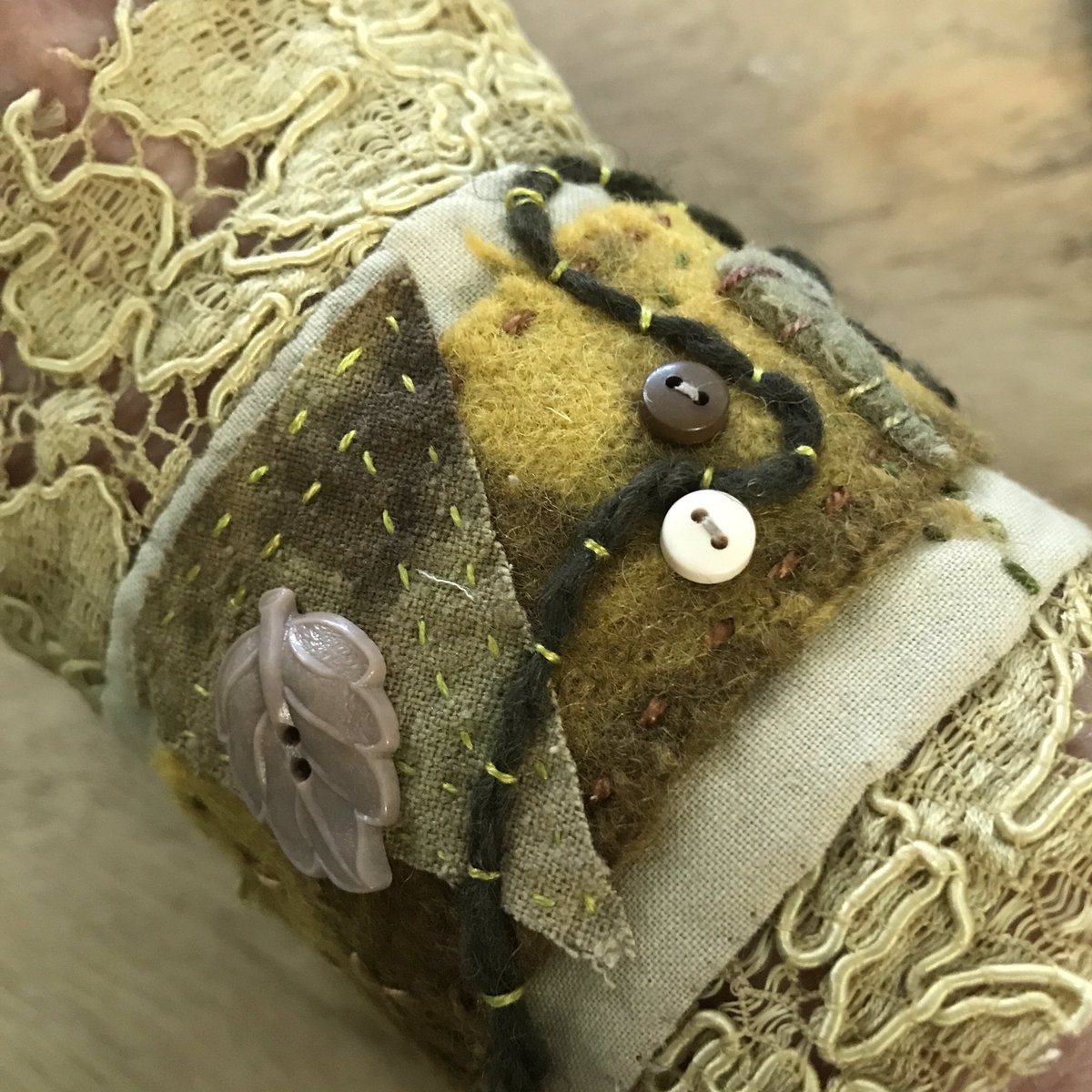 gonerustic's tweet photo. I found the perfect leaf-shaped button for cuff no. 8 in my stash! Naturally dyed wool, cotton, lace and yarn; handstitched.
https://t.co/VH9SKxO0Bk
#cuff #bracelet #wearableart #fiberjewelry #stitch #embroidered #wool #cotton #buttons #tattered #rawedge #buttons #ecodyed https://t.co/NaspGPV5Yz